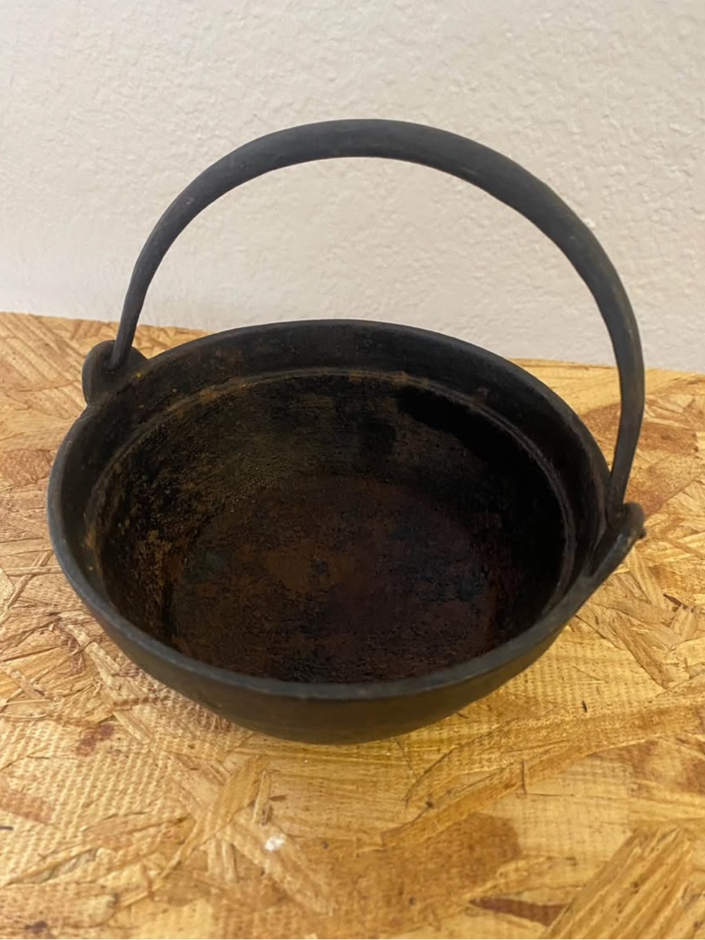 Mini Cauldron Cast Iron - Picture 2 of 4